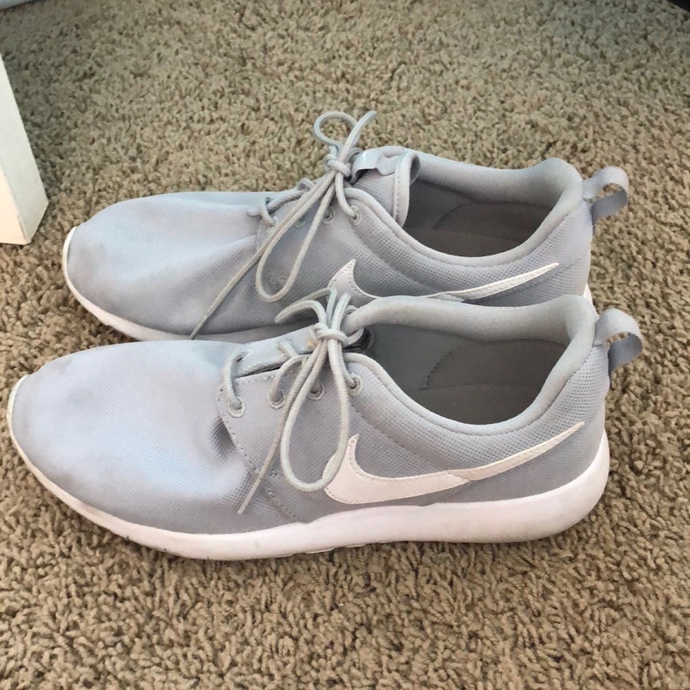 Nike tennis shoes